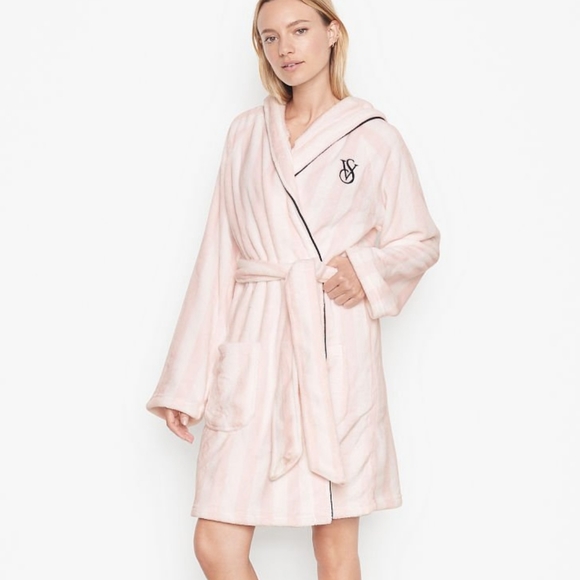 Victorias Secret Pink & White Striped Signature Plush Robe - Picture 1 of 2
